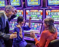 Meja Baccarat Live Casino mutiarapoker dengan dealer membagikan kartu secara langsung